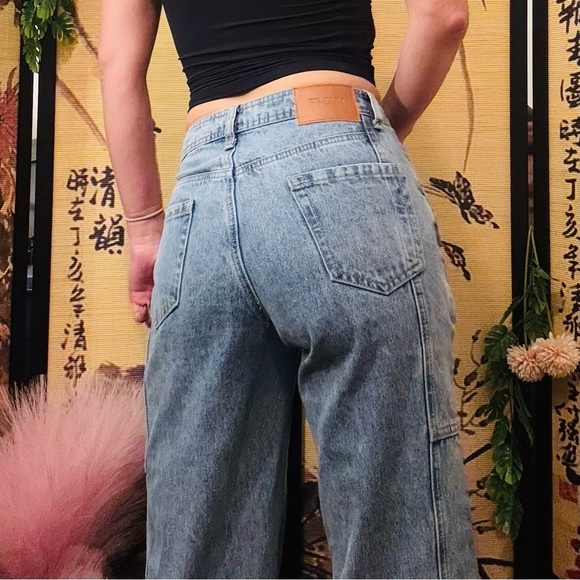 Princess Polly Women’s Low Rise Cargo Side Pocket Straight Jeans​ - Picture 5 of 12